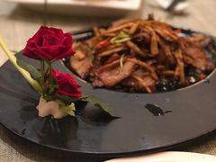 猪颈肉炒茶树菇-潮府馆·非遗潮州菜·世纪公园(新国际博览中心店)