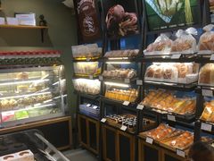 面包甜点陈列柜-皇冠幸福里动物奶油生日蛋糕(汉口北店)