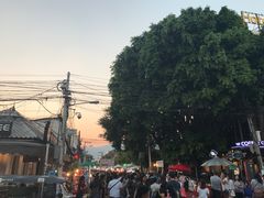 -周日夜市