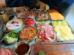 -围炉肉舍•炭烤活鳗•丹东海鲜烤肉(步行街店)