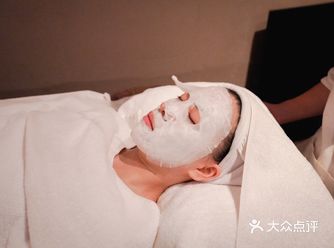 皮肤想要达到理想状态，最主要的就是水分充足。