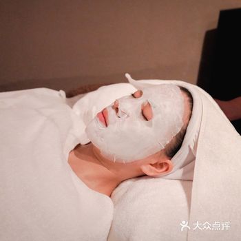 皮肤想要达到理想状态，最主要的就是水分充足。