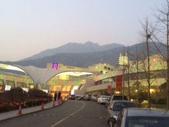 远眺泰山-泰安东尊华美达广场酒店(泰山景区店)