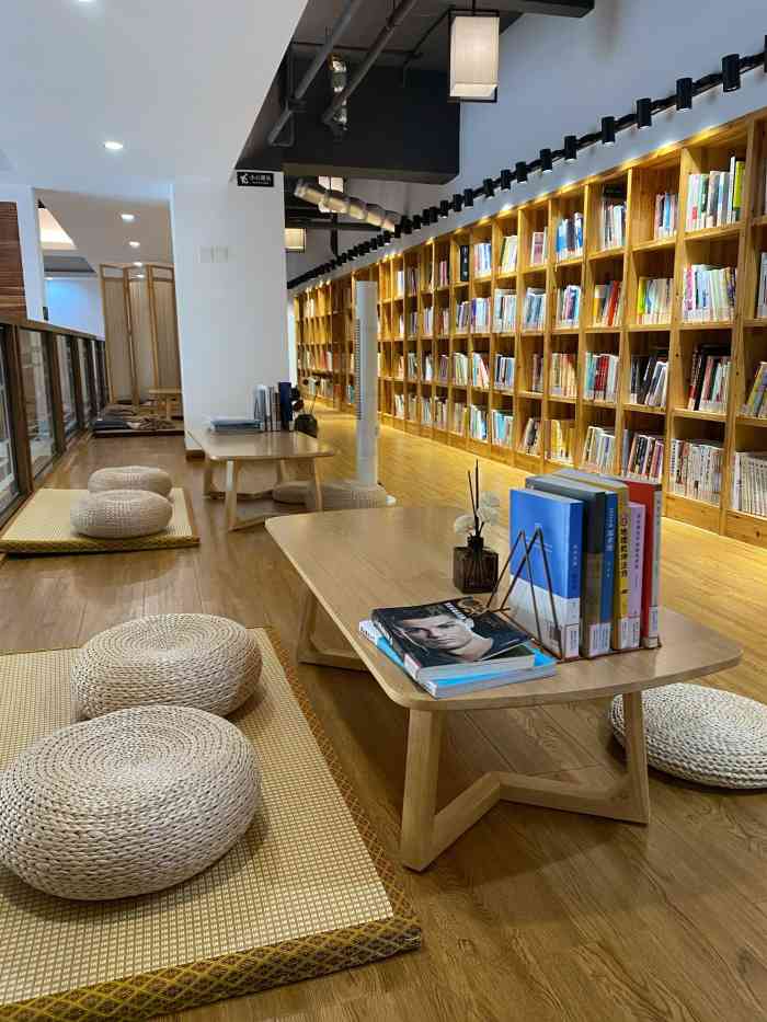 知见正普陀山文化书社-"很意外的地方,安静,小姐姐很可爱.