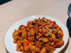 宫保鸡丁-小船渔村•大连菜•大连焖鱼(黄河路店)