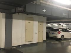 -美罗城停车场
