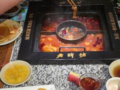 -老牌坊云南鱼豆花火锅(哈西万达店)