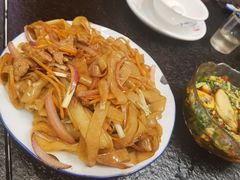 -何妹湿辣牛肉·粤式烧烤砂煲(桂雅路店)