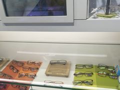 -提一眼镜·蔡司·依视路(小寨店)