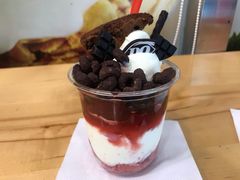 红丝绒蛋糕草莓暴风雪-DQ·蛋糕·冰淇淋(大宁国际商业广场店)