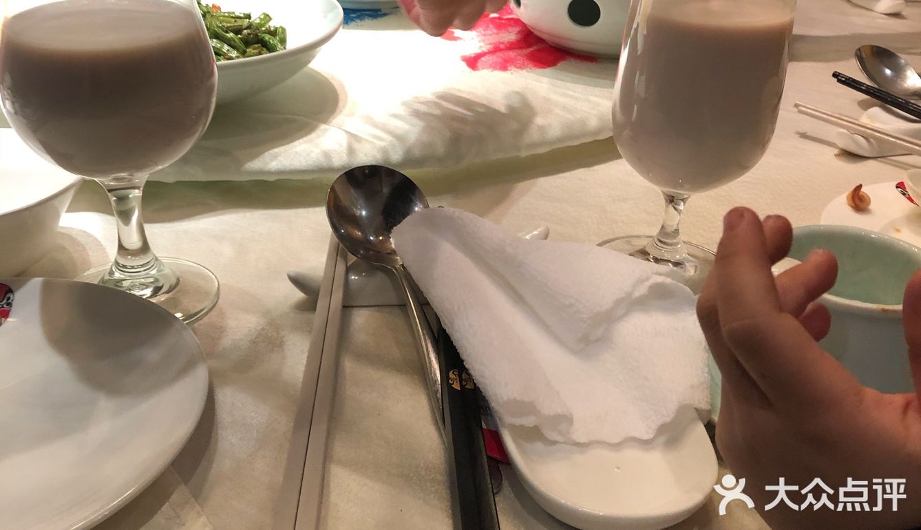 这次是在IFS，包间环境还是不错的，菜品略少