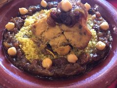 Sweet Couscous with Chicken-Restaurante Palacio Andaluz Teteria Almona
