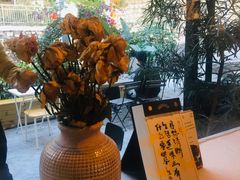 -彳亍咖啡·这里(水湾路店)
