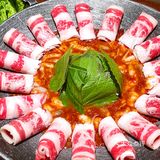 面是用韩国的龙须面很劲道，再用了刨冰作为汤底