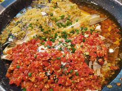 -阿瓦山寨·湘菜现炒·剁椒鱼头王(咸阳总店)