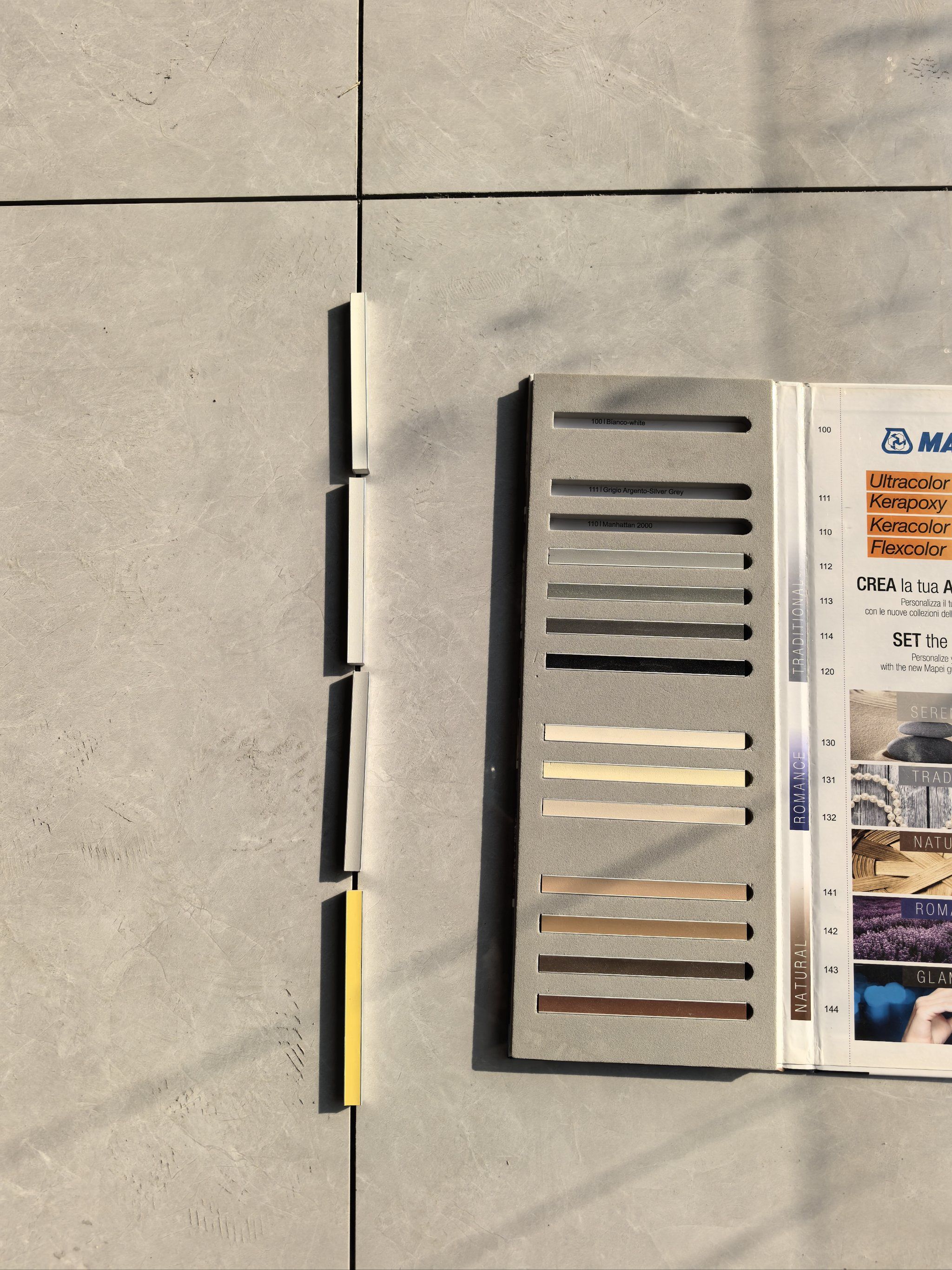 意大利马贝环氧彩砂调色美缝施工现场瓷砖刚贴好