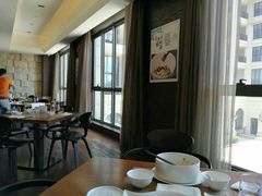 靠窗位-面道特色餐厅·海口鲁能希尔顿酒店