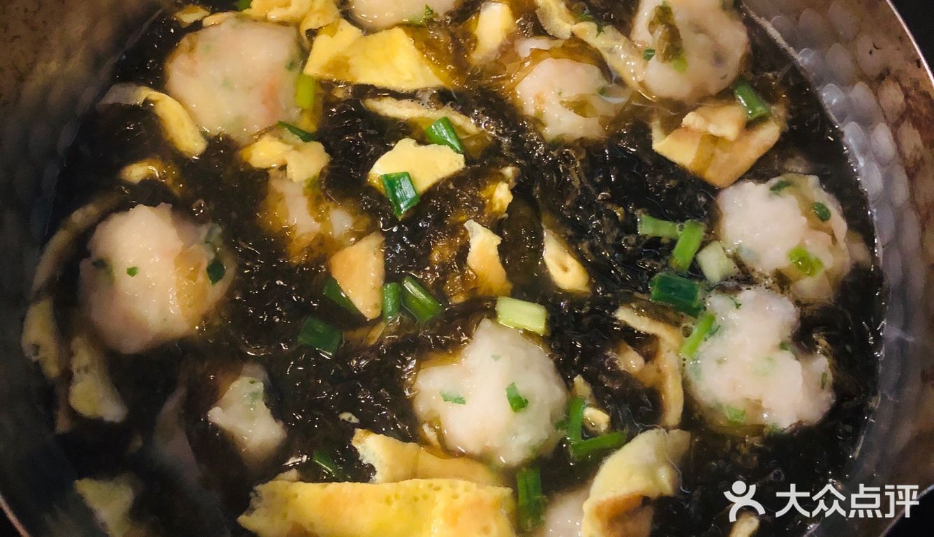 家常红烧鹅和虾滑汤 鹅是按川味红烧肉的做法做的:焯水
