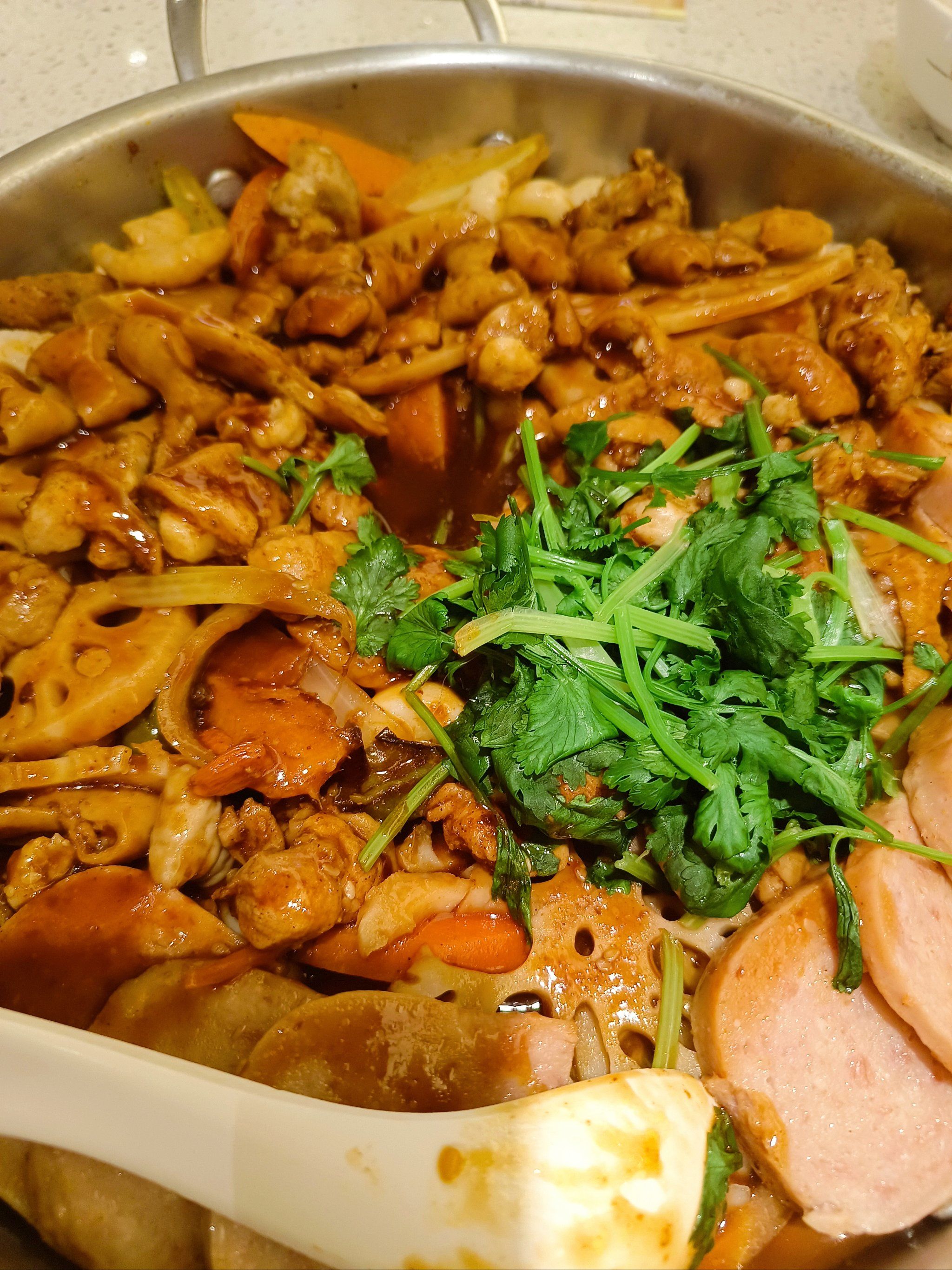 黄记煌是以三汁焖锅为特色