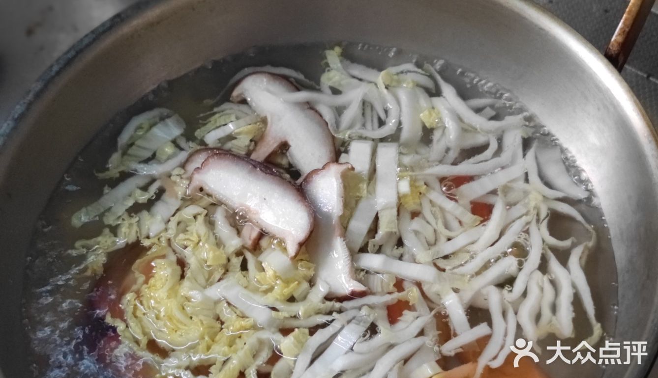 9个月宝宝辅食，西红柿香菇白菜面