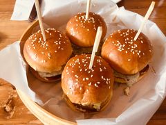 迷你炸鸡汉堡-Twin Tails Brewpub双尾精酿餐吧(八坼店)