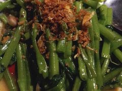 烤空心菜-卷心菜和避孕套餐厅(Pattaya)