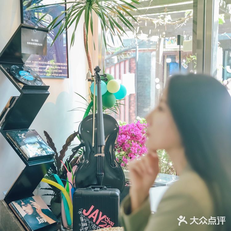 探店|在胡同绣球花盛开的小院听一曲周杰伦