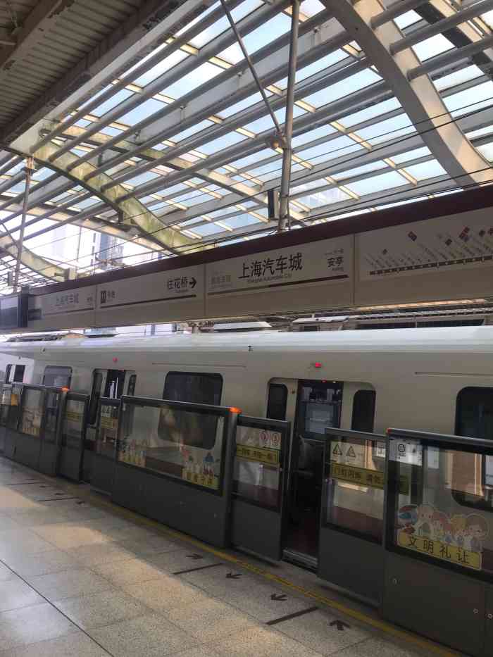 上海汽车城(地铁站)-"十一号线上海汽车城站地面停私家车非常不方.