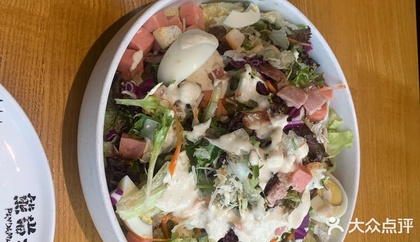 「绿巨人汉堡」分量足口味优