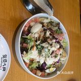 「绿巨人汉堡」分量足口味优