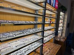 -优医视平价眼镜蔡司依视路折扣工厂店(十里堡店)