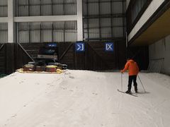 -乔波室内滑雪场
