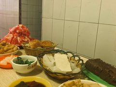 -洞庭洲·防空洞火锅·烧烤·铜锅涮肉(新百广场店)