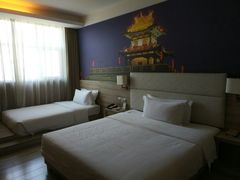 -西安大雁塔科技大学地铁站亚朵酒店