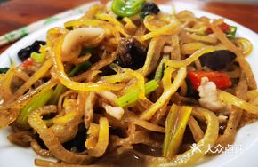 Pork and Pig Skin Stir-fry