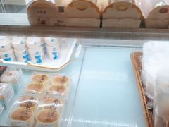 -顶东面包花园·生日蛋糕(世博店)