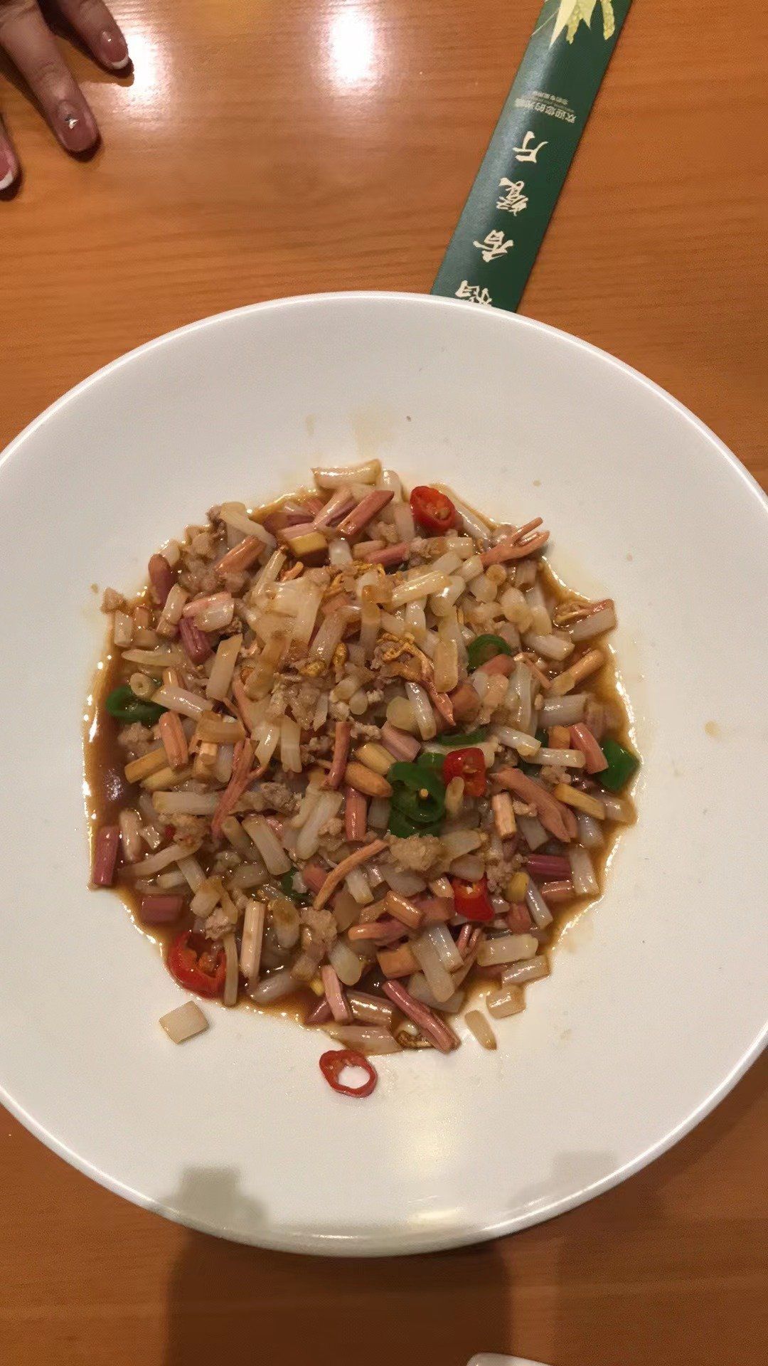 超级好吃的下饭菜
这是一道野蕨菜➕其他一种