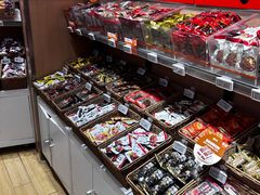 -来伊份(上海市静安区万航渡路889广场店)