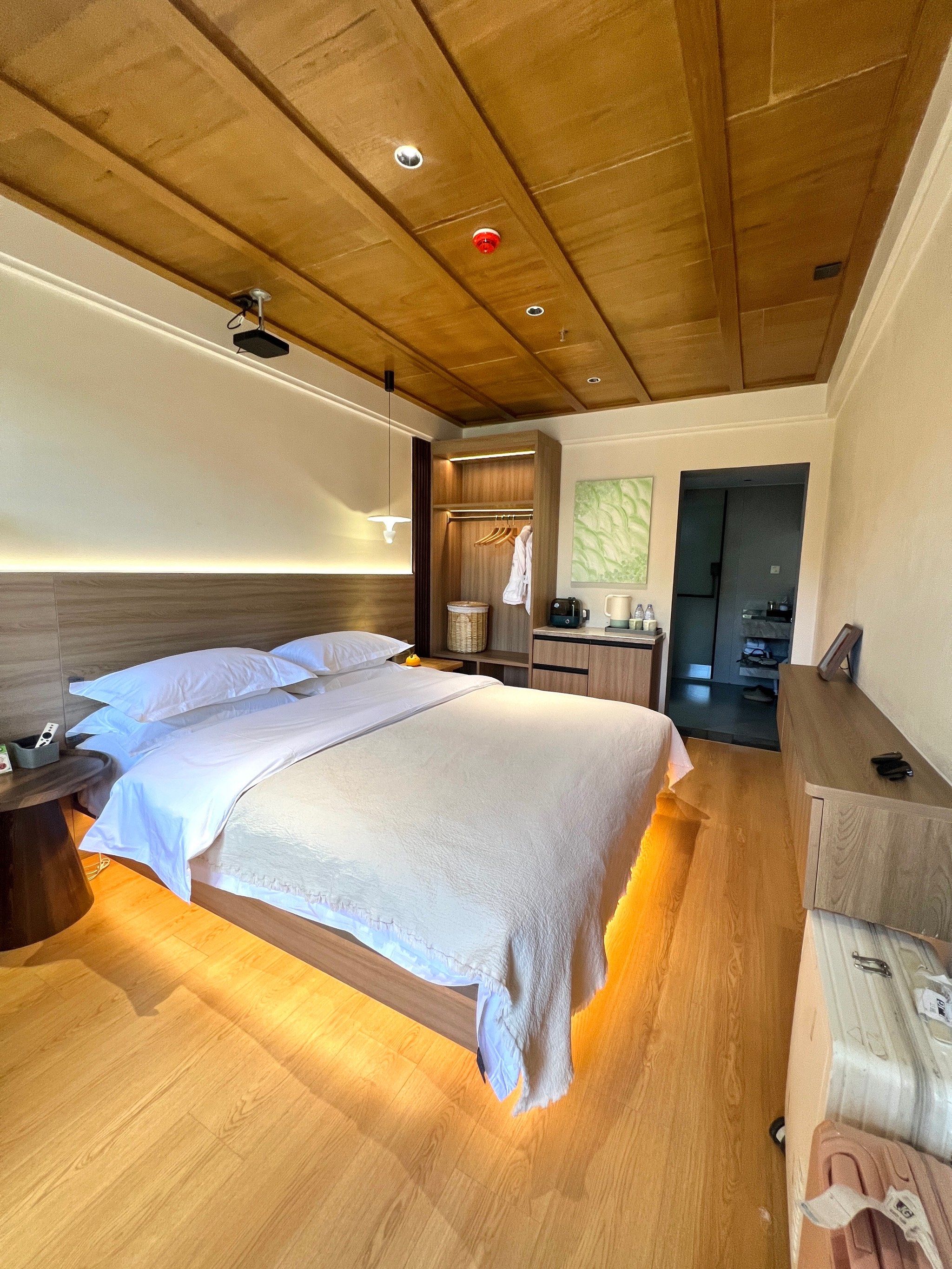 最美民宿大赏 一家开在丽江古城小溪边的酒店
离古城入口就200