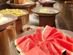 -钱小奴海鲜自助黑金店(杭州滨江龙湖店)