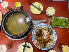 -菌之家·专业纯野生菌火锅·特色炒菌