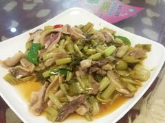 酸菜炒猪肚-年辉渔村