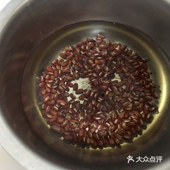 我特别爱喝粥，减肥的夏天吃不下饭来碗粥再好不过了～