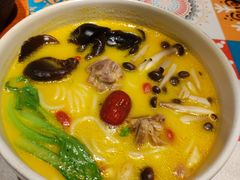 -云海肴·汽锅鸡·云南菜(天山百盛优客店)