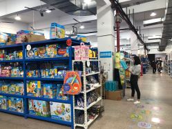 -逝水玩具折扣店