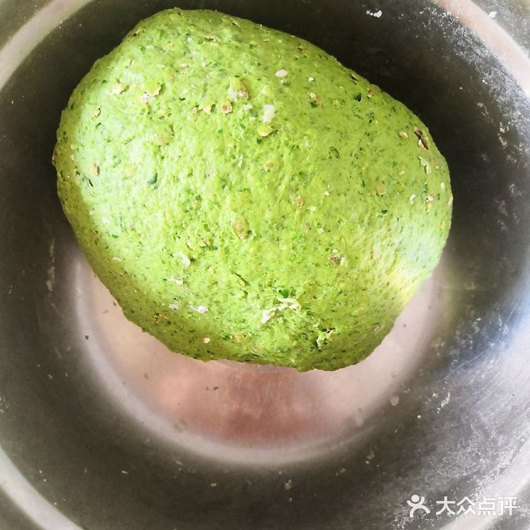 芹菜叶黑燕麦馒头