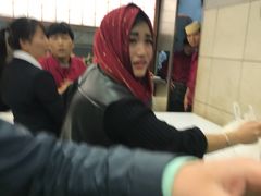 厨房一堆人冲出来打人-清真西北风味餐厅