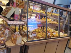 面包甜点陈列柜-山崎面包(苏州中心店)