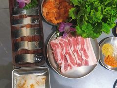 -围炉肉舍•炭烤活鳗•丹东海鲜烤肉(步行街店)