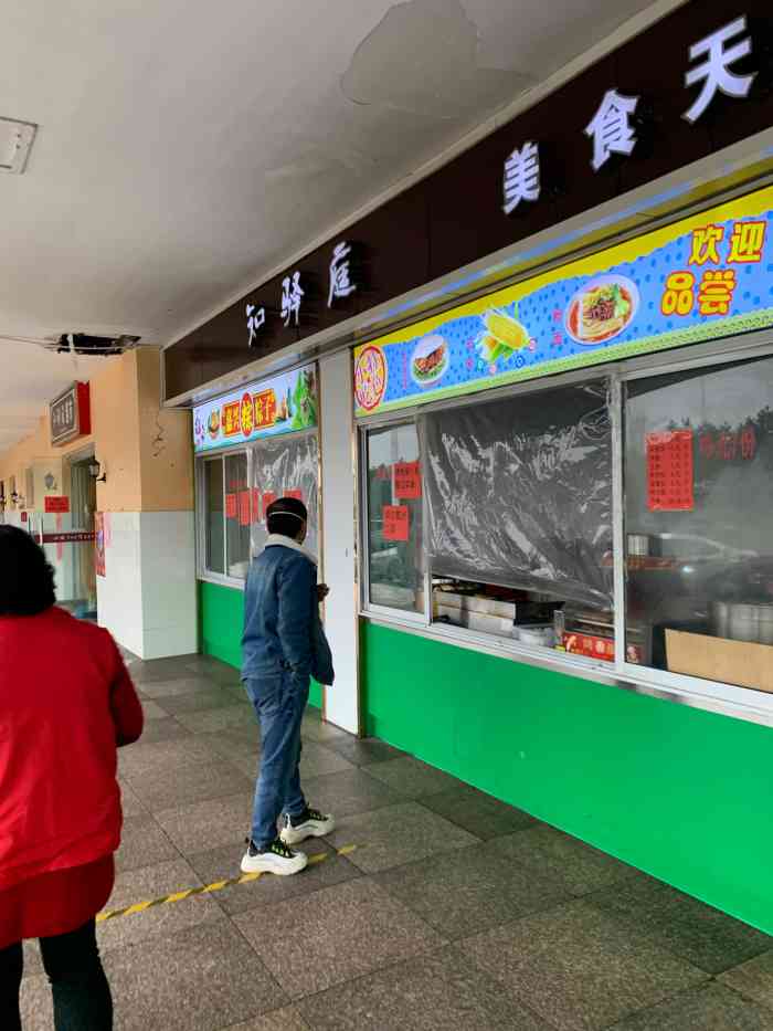 鹰潭服务区停车场-"环境挺不错,服务区落落脚,休息一下,喝喝.